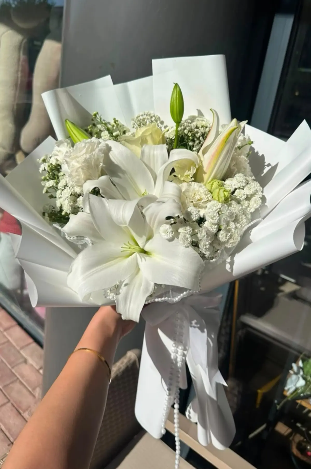 Beyaz zambak bride çiçeği